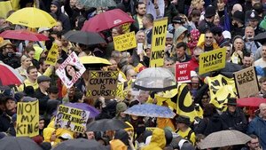 Activistas ecologistas y antimonárquicos son detenidos antes de la coronación de Carlos III