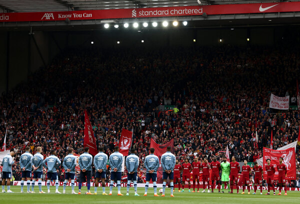 Versus / El himno "God Save the King" fue abucheado en el estadio del Liverpool