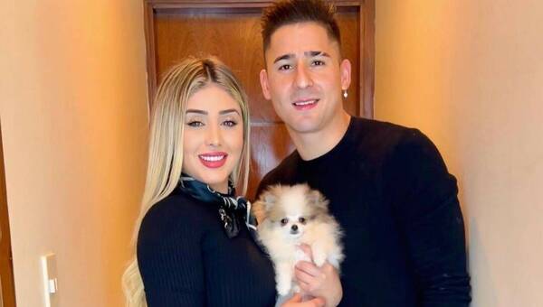 Novia de Paiva presentó a la "perrhija" que les saca el estrés