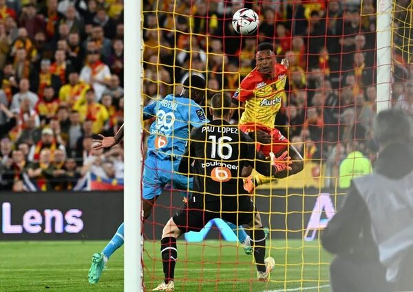 El Lens arrebata al Marsella el segundo puesto y aprieta al PSG - Fútbol Internacional - ABC Color