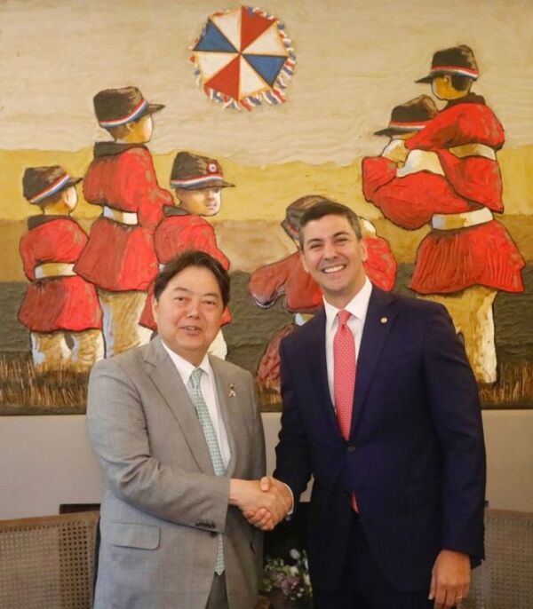 Presidente electo se reunió con canciller de Japón para continuar afianzando relaciones