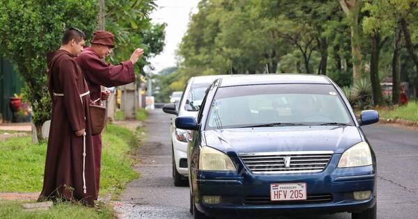 La Nación / Capuchinos realizaron bendición