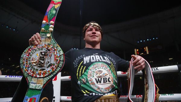 Canelo Álvarez vence por votación unánime a Ryder