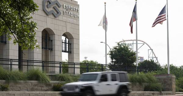 La Nación / EE. UU. condena tiroteo en Texas y ordena ondear banderas a media asta