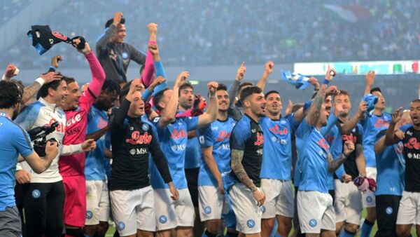 El campeón celebra el título en casa