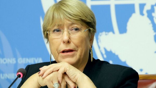 Bachelet pide "pensar en futuro" al consejo constituyente