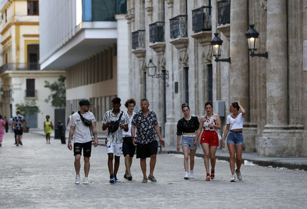 Cadenas hoteleras mantienen su apuesta por Cuba pese a la crisis - MarketData
