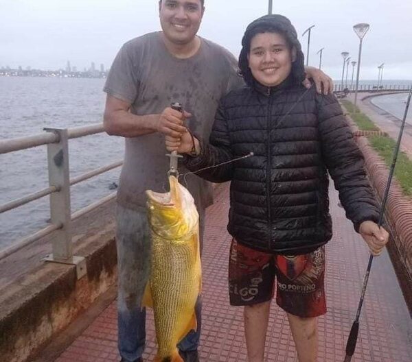 ¡Un padre y su hijo pescaron un dorado de 10 kilos!