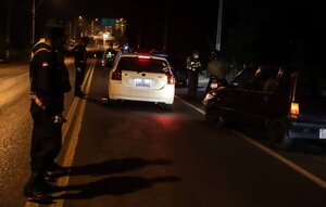 Aprehendieron a tres motociclistas por presuntamente atropellar barrera