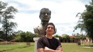 Paraguayo recibe premio en concurso literario de Argentina