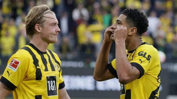 Borussia Dortmund se da un festín contra el Wolfsburgo