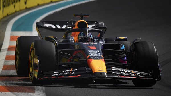 Diario HOY | Max prevalece en Miami y Alonso anima el podio