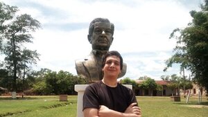 Paraguayo recibe premio en concurso literario de Argentina