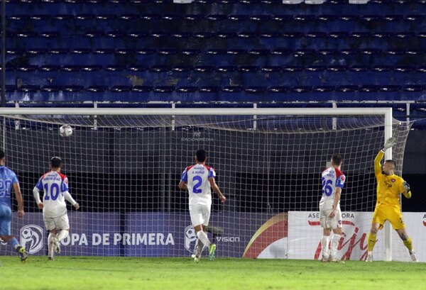 Versus / Jean reveló que está sufriendo por recibir muchos goles