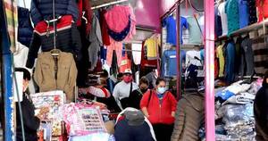 La Nación / Feria boliviana oferta abrigos con miras al Día de la Madre