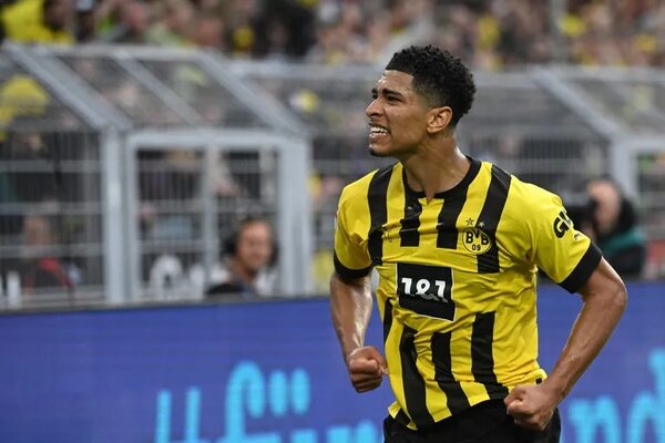 Dortmund golea 6-0 y sigue a un punto del líder Bayern en la Bundesliga - Fútbol Internacional - ABC Color