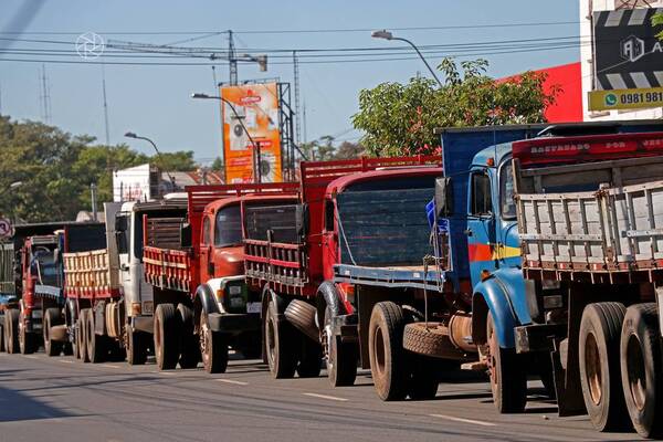 Diario HOY | Camionero dice que no entiende de fraude y que se moviliza por llamado de Efraín