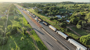 Camioneros van a paro desde hoy y no descartan venir a la capital - Megacadena — Últimas Noticias de Paraguay