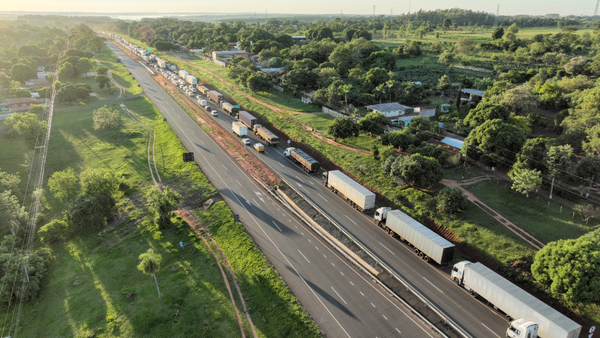 Camioneros van a paro desde hoy y no descartan venir a la capital - Megacadena — Últimas Noticias de Paraguay