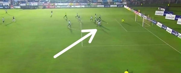 [VIDEO] Bruera y Paiva tuvieron el empate para Olimpia... ¡pero fallaron frente al arco!