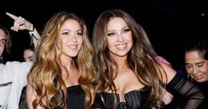 La Nación / ¡Abrazo de divas! Shakira y Thalía callaron bocas en evento de Billboard