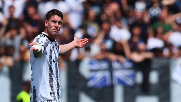 Vlahovic recibió insultos racistas de la grada del Atalanta