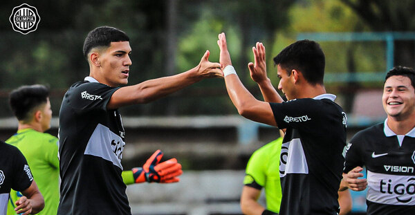 Versus / El goleador que hizo doblete en Reserva y por el que piden los hinchas de Olimpia