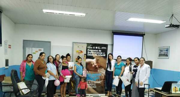 Brindan contención emocional a madres adolescentes en el Hospital Regional - La Clave