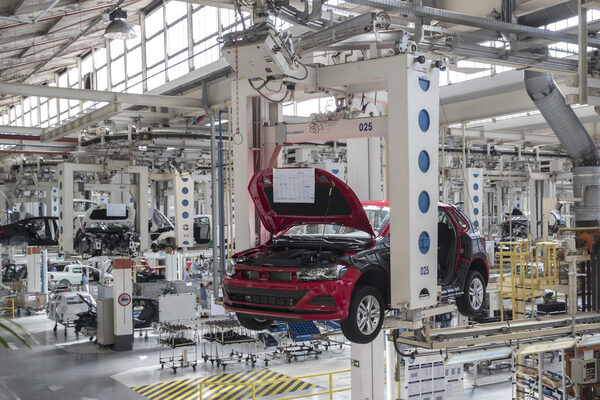 La producción de vehículos en Brasil se desploma un 19,5 % en abril - MarketData