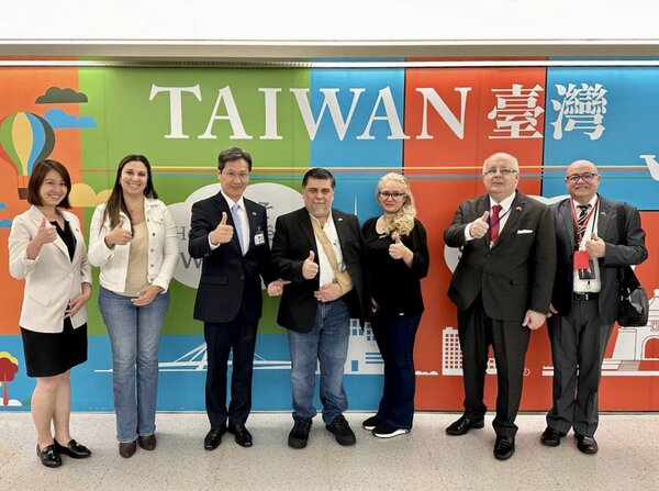 Julio Borba, ministro de Salud Pública y Bienestar Social viaja a Taiwán para reforzar cooperación bilateral - Revista PLUS