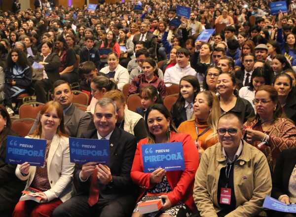 Realizaron conferencia sobre “Liderazgo para la educación” ante 2.700 estudiantes y docentes en la CONMEBOL