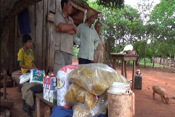 FAMILIA FICK ENTREGA VIVERES POR PEDIDO DEL EPP