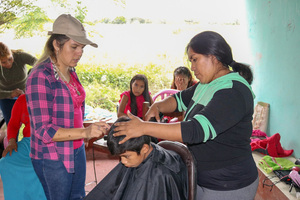 Propician el crecimiento profesional de mujeres originarias a través de cursos en Carmelo Peralta