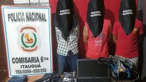 Presuntos ladrones son capturados con los objetos robados de una casa