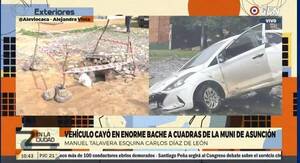 ¡Shiplé! Auto cayó en un feroz "pozo" en Asunción