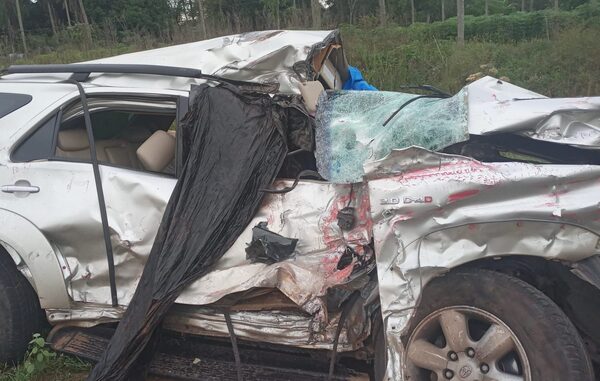 Un hombre murió tras chocar su camioneta contra un camión de gran porte en Itá - Megacadena — Últimas Noticias de Paraguay