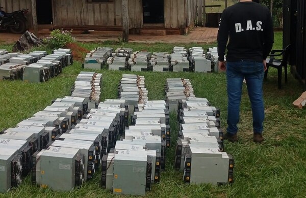 Incautan 300 maquinas mineradoras y varias armas tras allanamiento en Yby Yaú - Megacadena — Últimas Noticias de Paraguay