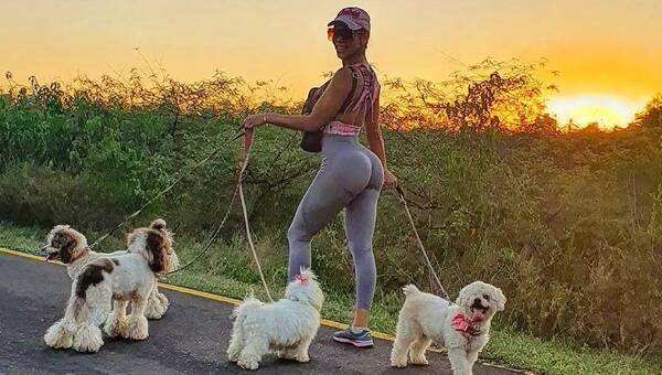 Jennifer Ruiz Díaz va a vender sus ropas para ayudar a perritos abandonados