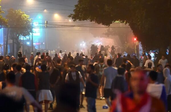 AUDIO: Imputaciones por disturbios tras elecciones no cumplían con los requisitos establecidos, asegura defensor - Ancho Perfil - ABC Color
