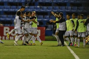 Tacuary humilla a Libertad y da una mano al Ciclón