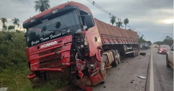 Diario HOY | Conductor de una camioneta fallece en accidente con dos tractocamiones