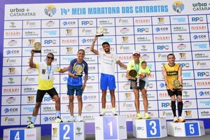 Derlys Ayala gana la Media Maratón Cataratas