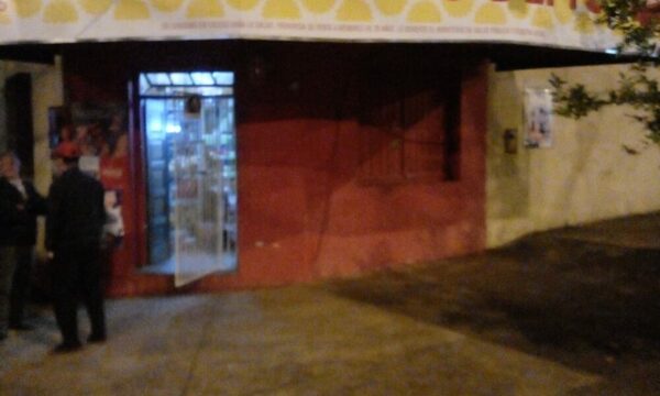 Dueño de despensa fue maniatado por ladrones que se llevaron recaudación y objeto de valor