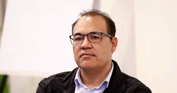 Suman voces exigiendo renuncia de Efraín Alegre