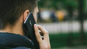Hablar por teléfono durante 30 minutos o más aumenta el riesgo de sufrir hipertensión