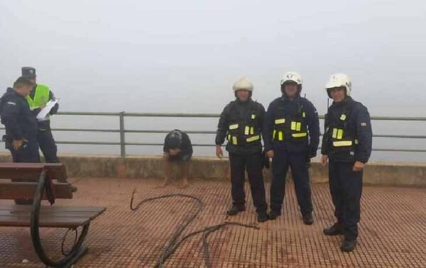 Joven se tira al río tras ser pillado hurtando cables – Prensa 5