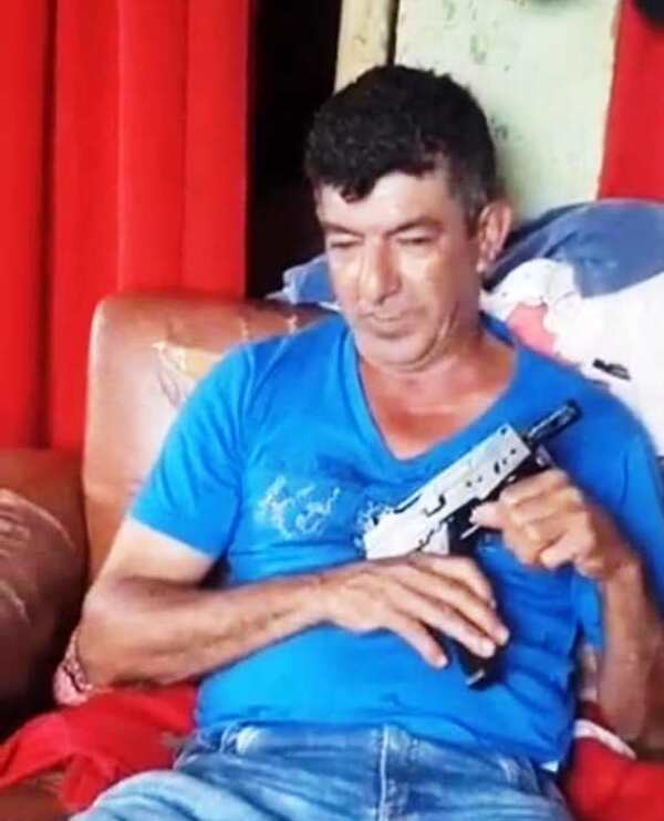 Detienen a seguidor de Payo por amenazar con arma de juguete - La Clave