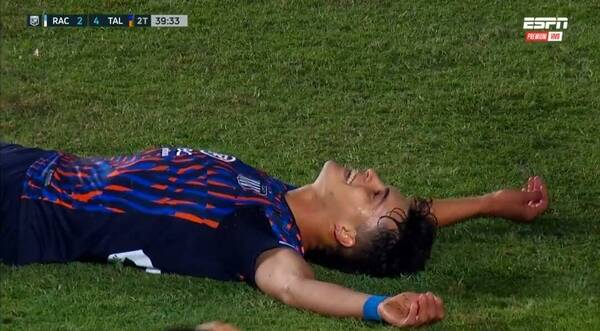 [VIDEO] ¿Mba'epiko Ramón Sosa? Ojavymi arco libre en el fútbol de ashá