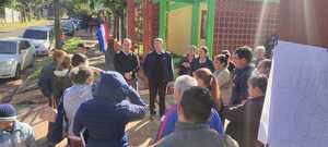 Trabajadores contratados por convenio MEC-Gobernación protestan por falta de pago