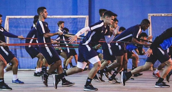 Versus / Resistencia el saca un DT a Cerro Porteño